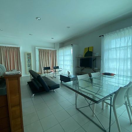 Wesberly Apartments Kuching Luaran gambar