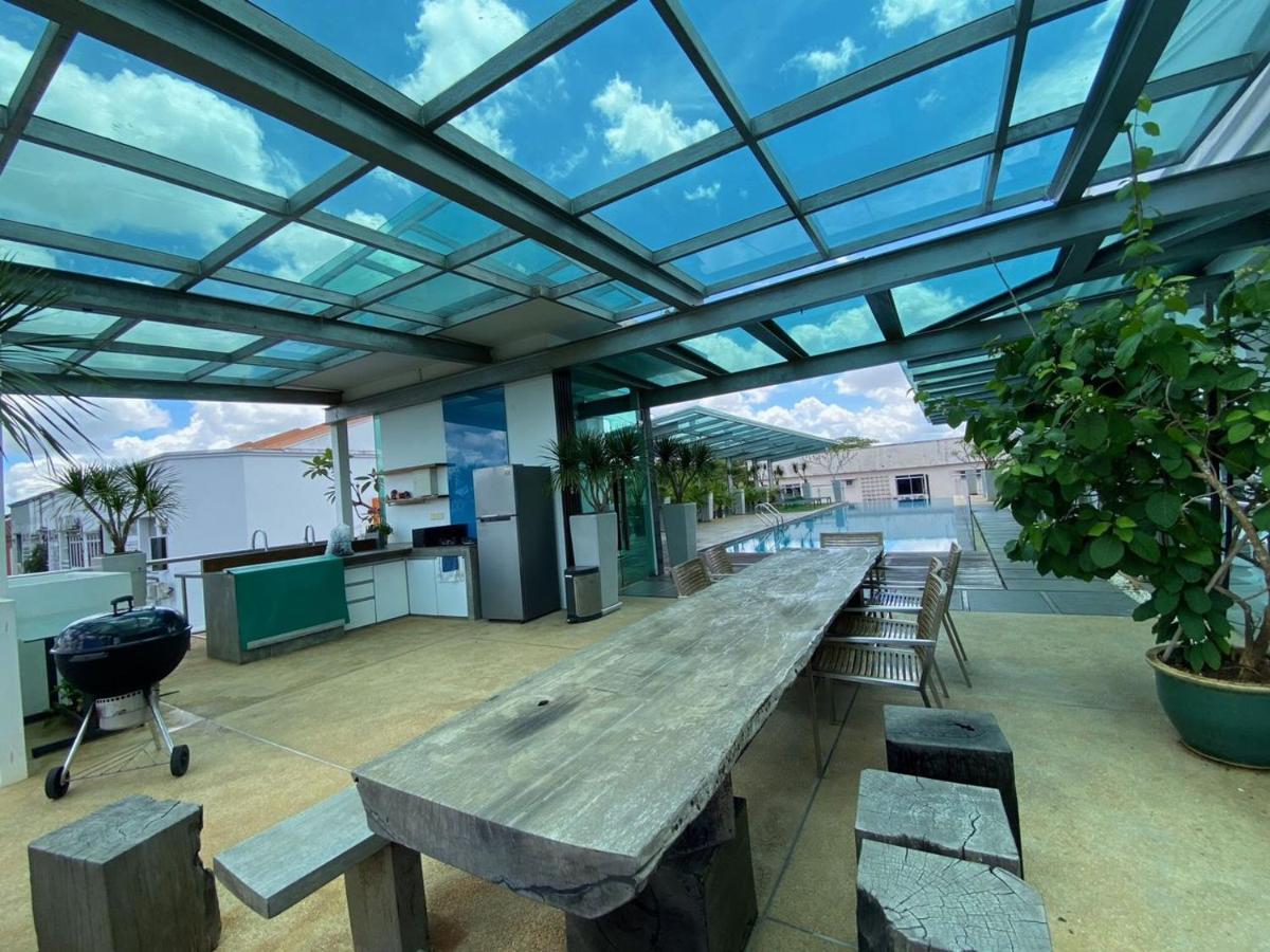 Wesberly Apartments Kuching Luaran gambar