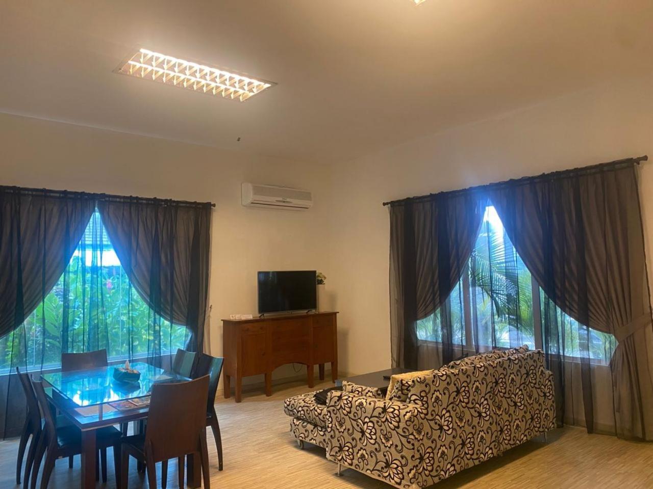 Wesberly Apartments Kuching Luaran gambar