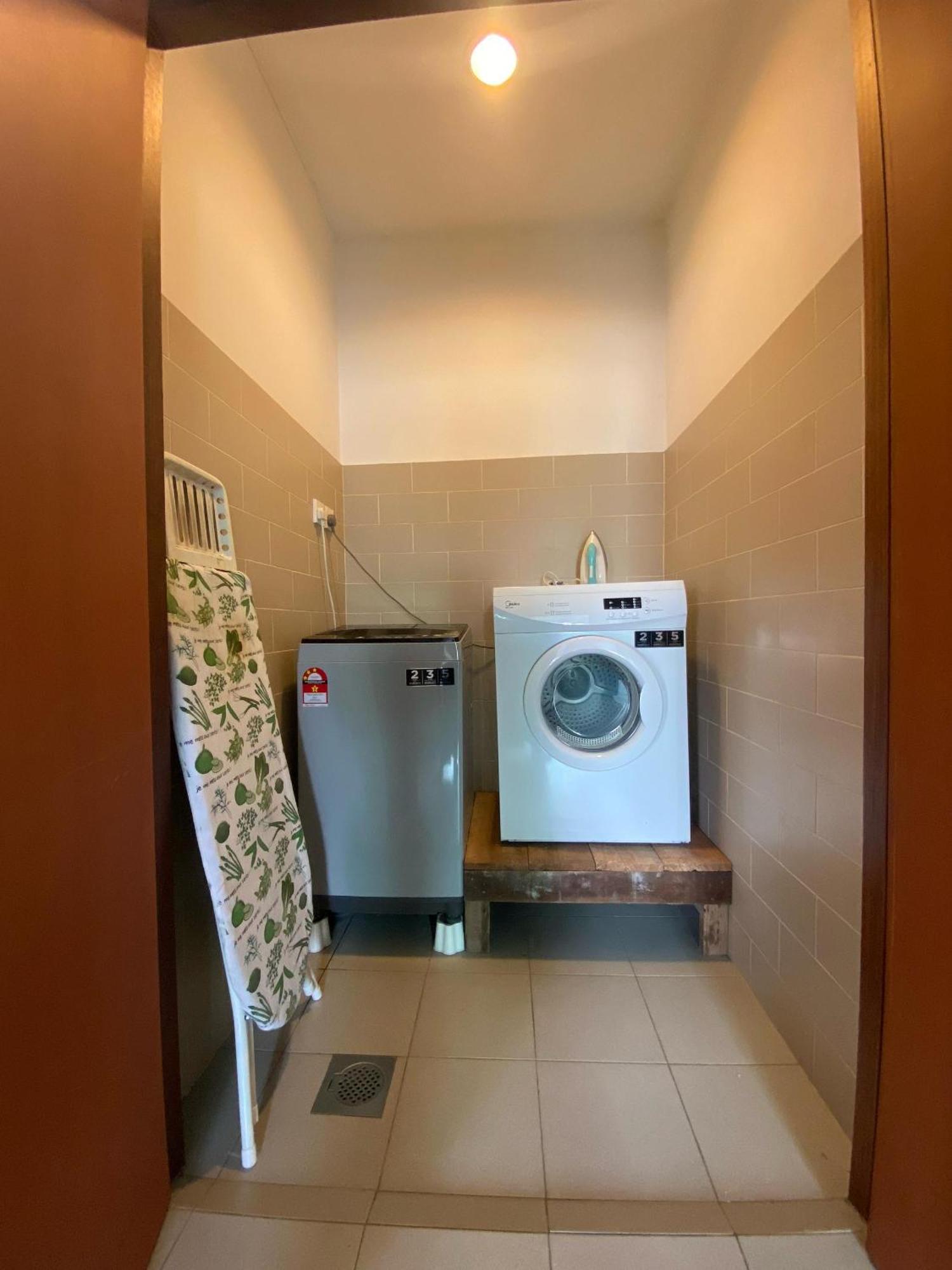 Wesberly Apartments Kuching Luaran gambar