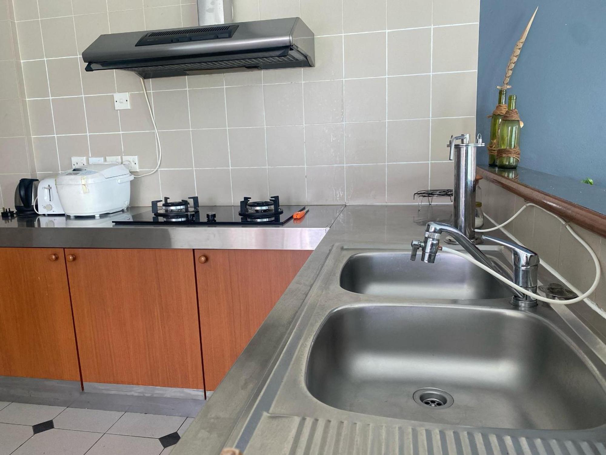 Wesberly Apartments Kuching Luaran gambar