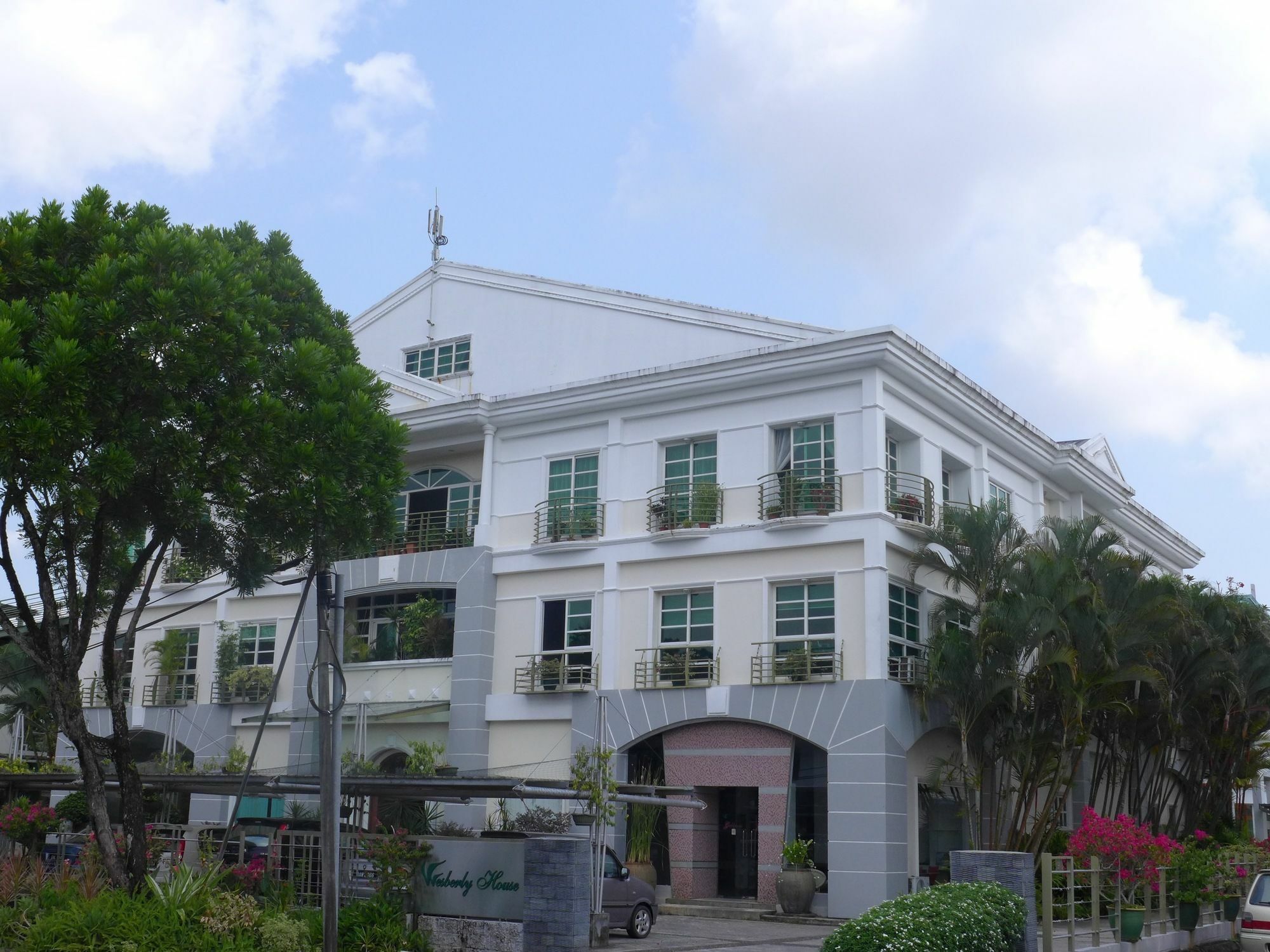Wesberly Apartments Kuching Luaran gambar