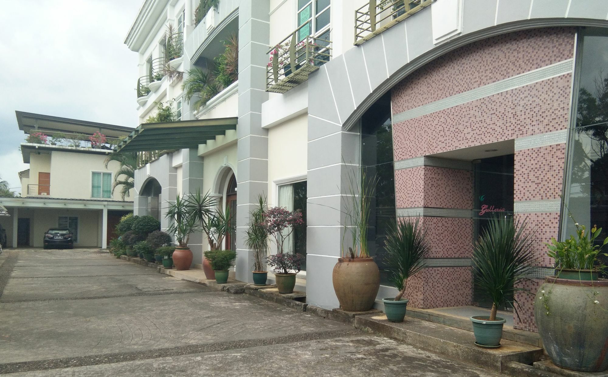 Wesberly Apartments Kuching Luaran gambar